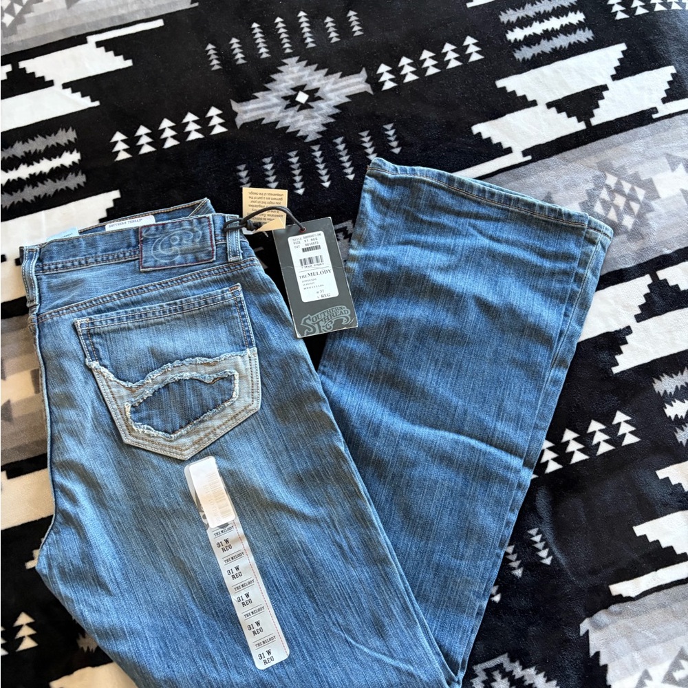 Light Wash Bootcut Jeans — Women’s Casual Flare